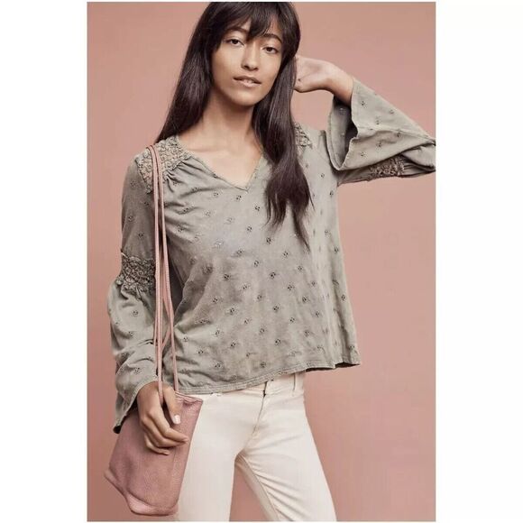 Anthropologie Eri +‎ Ali Calvie Top Women's XS Eyelet Bell Sleeve V Neck Blouse - Picture 1 of 10